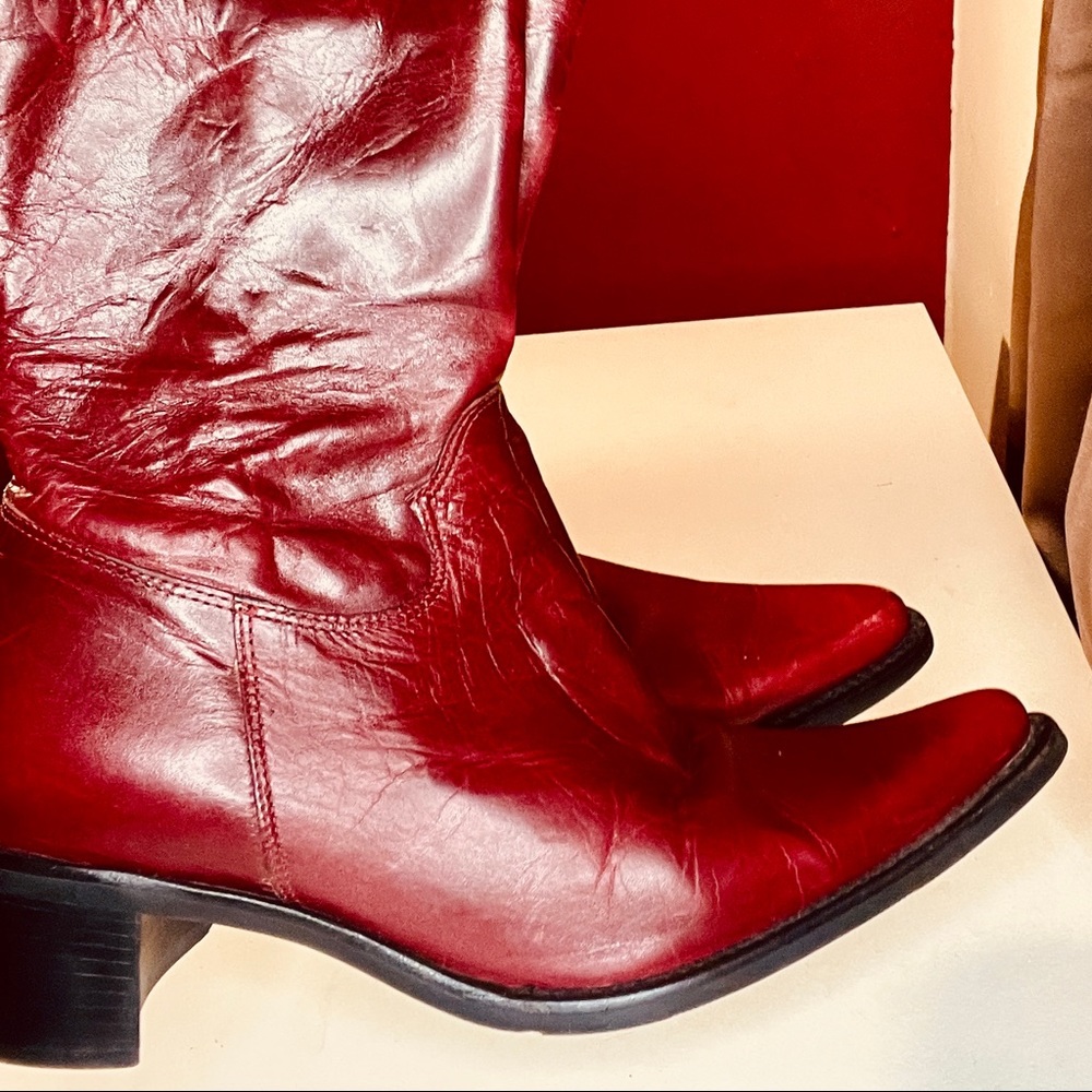 Gorgeous! deep red leather, nearly-new Steve Madden cowboy-style boots, size 6